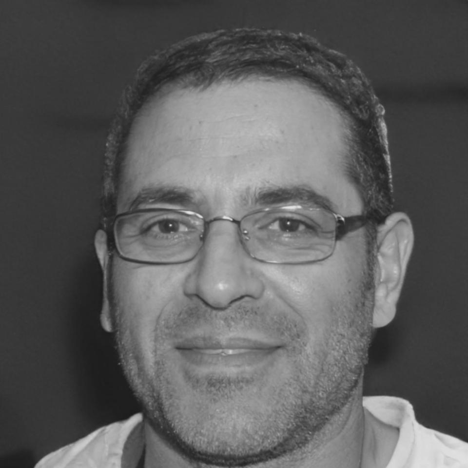 Kıdemli çiçek düzenleme uzmanı Berkan Türkdoğan